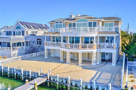Choose from 1,883 oceanfront rentals in Long Island, New York and rent the perfect vacation rental for your next weekend or vacation. . House for rent in long island